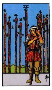 nueve de bastos en el Tarot Rider Waite