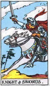 Caballo de espadas en el Tarot Rider Waite