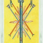 Cinco de Bastos en el Tarot de Thoth (La Lucha), relación con Saturno en Leo.