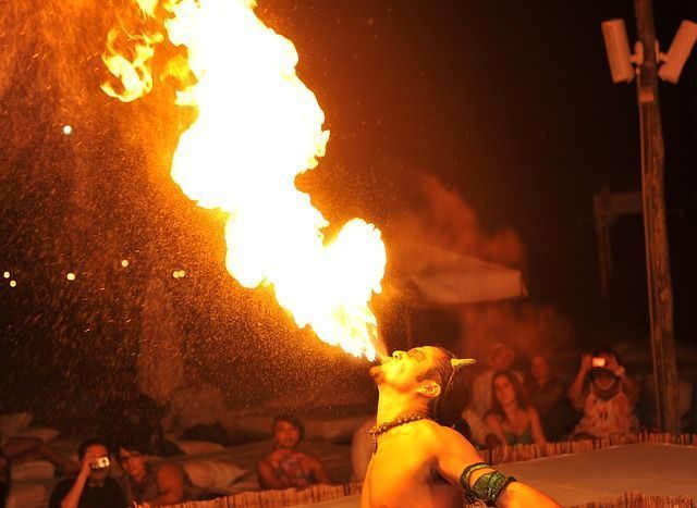 Fuego alegoria del Cinco de Bastos