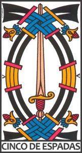 Cinco de Espadas en el Tarot de Marsella